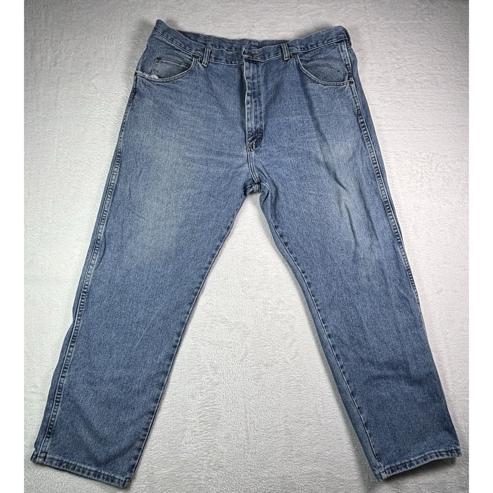 Wrangler Rugged Wear Men’s Jeans 40x30 Relaxed Fit Light Wash Blue Denim Pants